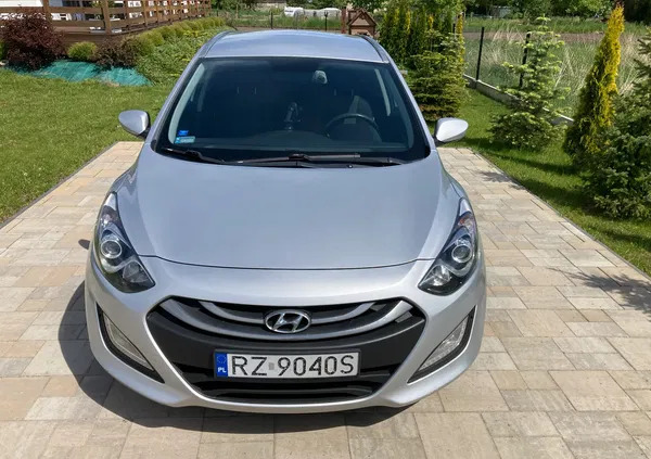 hyundai szczytna Hyundai I30 cena 26000 przebieg: 191000, rok produkcji 2013 z Szczytna